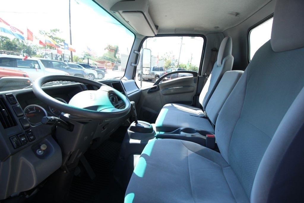 Isuzu NPR  2016