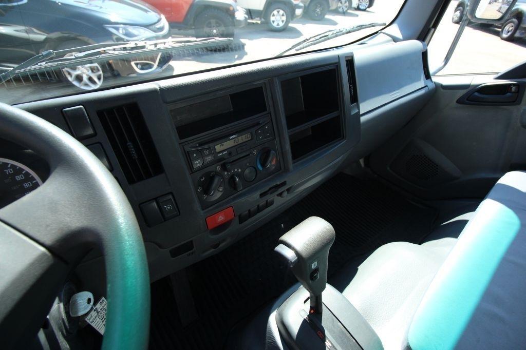 Isuzu NPR  2016