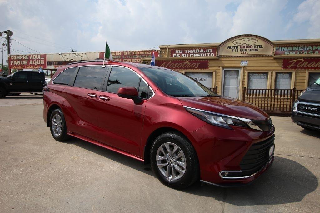 Toyota Sienna XLE 7-Passenger 2022