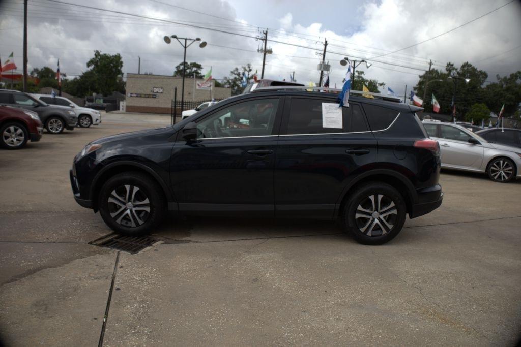 Toyota RAV4 LE FWD 2017