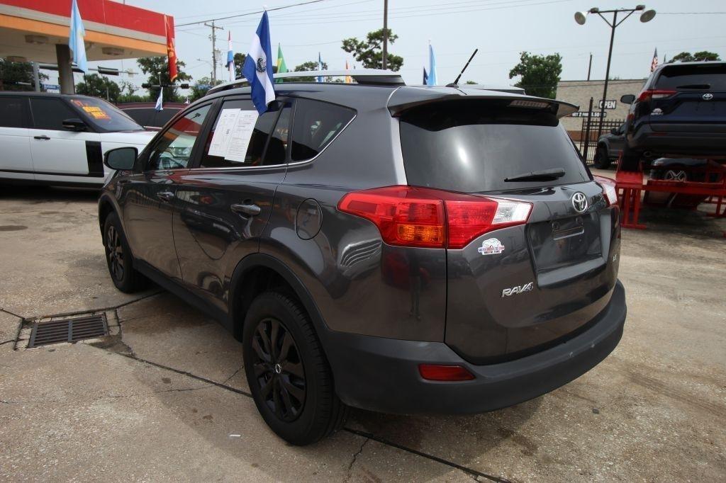 Toyota RAV4 LE FWD 2015