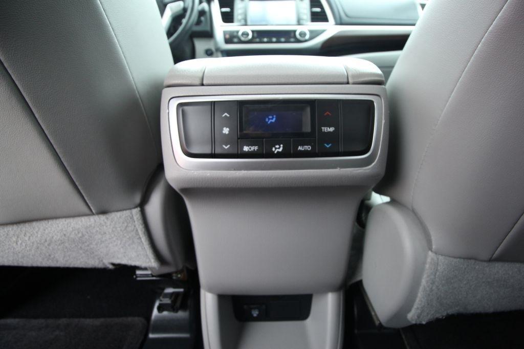 Toyota Highlander Limited FWD V6 2015