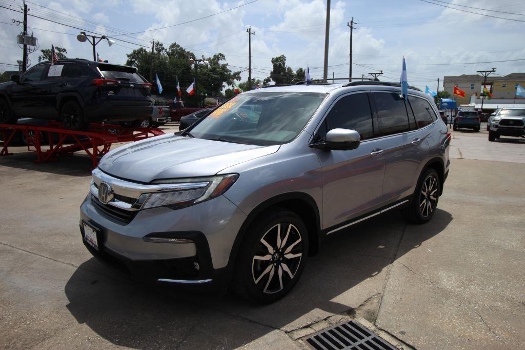 Honda Pilot Touring w/Rear Captain's Chairs 2019