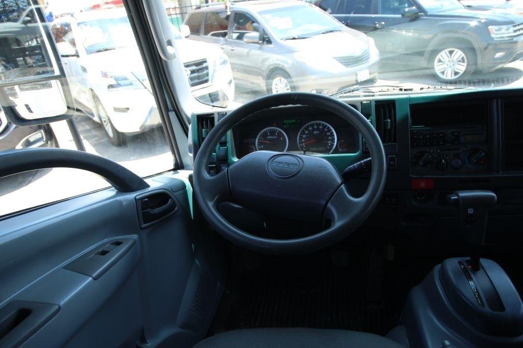 Isuzu NPR  2014