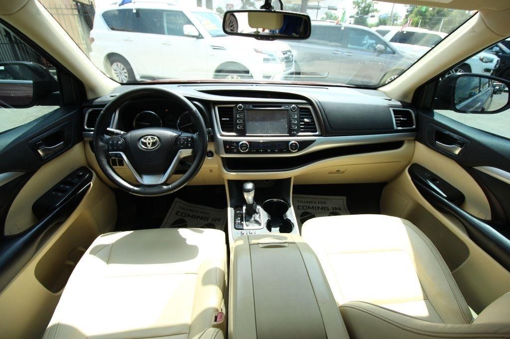 Toyota Highlander XLE FWD V6 2015