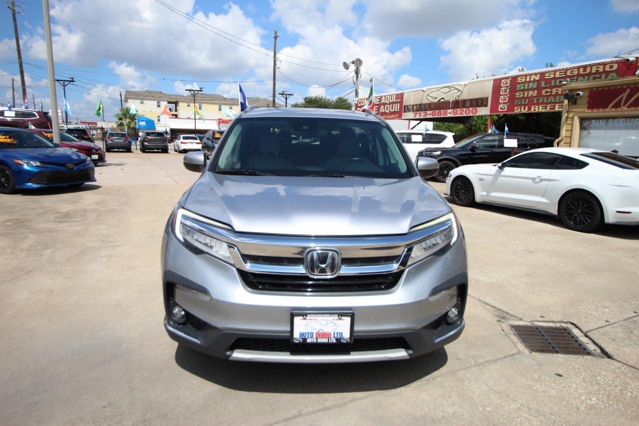 Honda Pilot Touring w/Rear Captain's Chairs AWD 2020