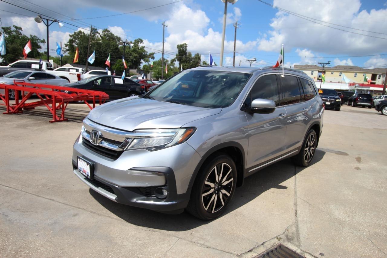 Honda Pilot Touring w/Rear Captain's Chairs AWD 2020