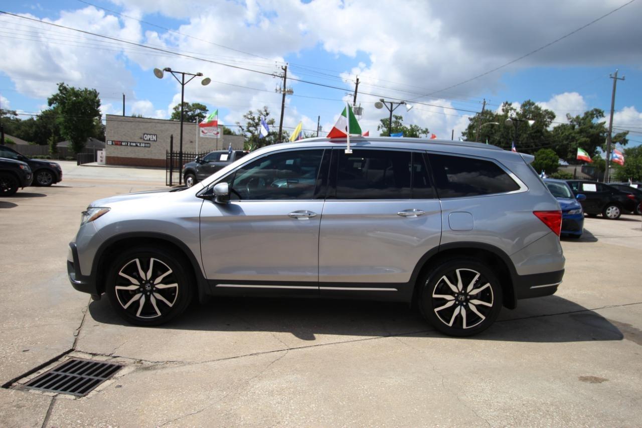 Honda Pilot Touring w/Rear Captain's Chairs AWD 2020