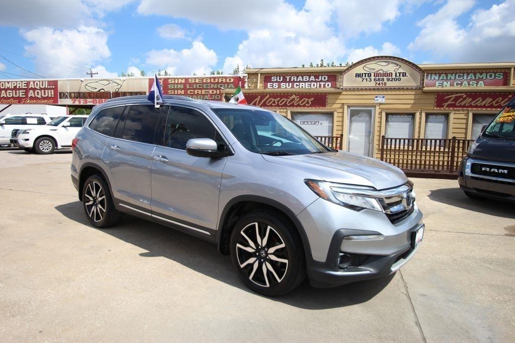2020 Honda Pilot Touring w/Rear Captain's Chairs AWD