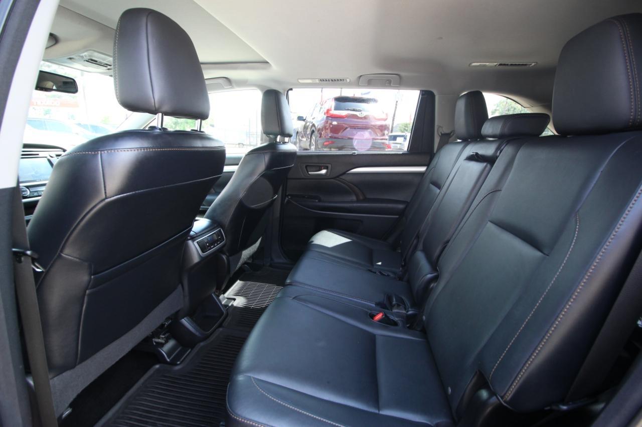 Toyota Highlander XLE FWD V6 2015