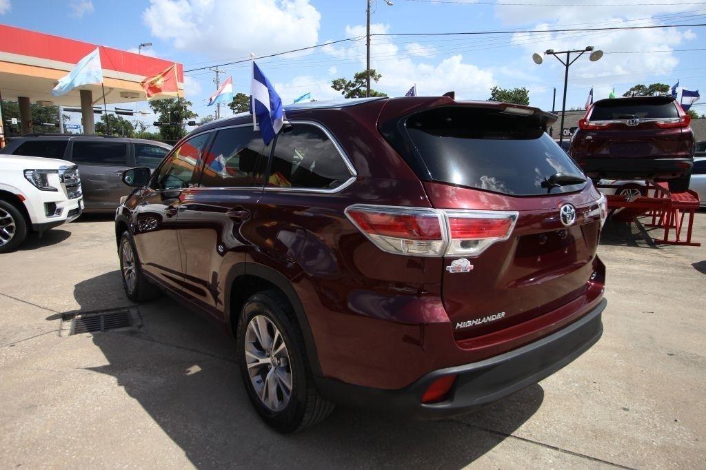 Toyota Highlander XLE FWD V6 2015