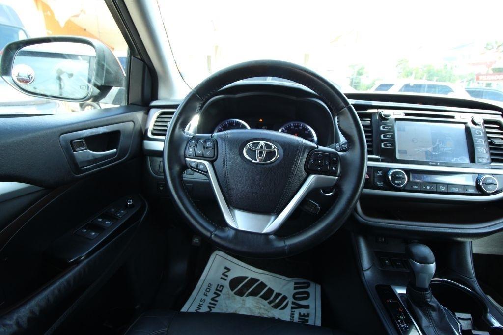 Toyota Highlander XLE FWD V6 2015