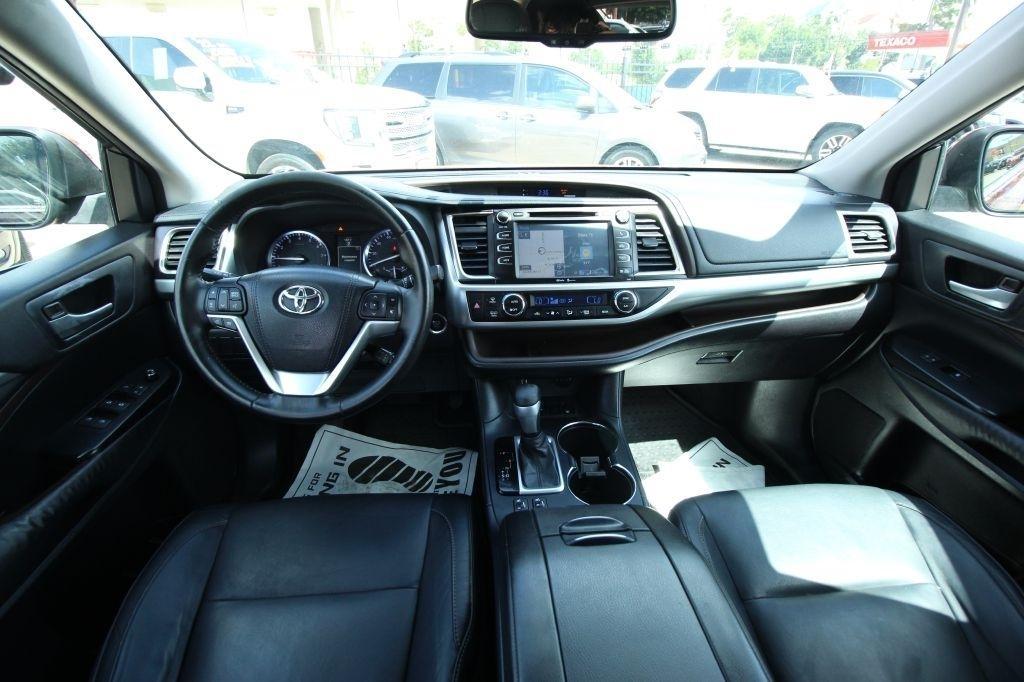 Toyota Highlander XLE FWD V6 2015