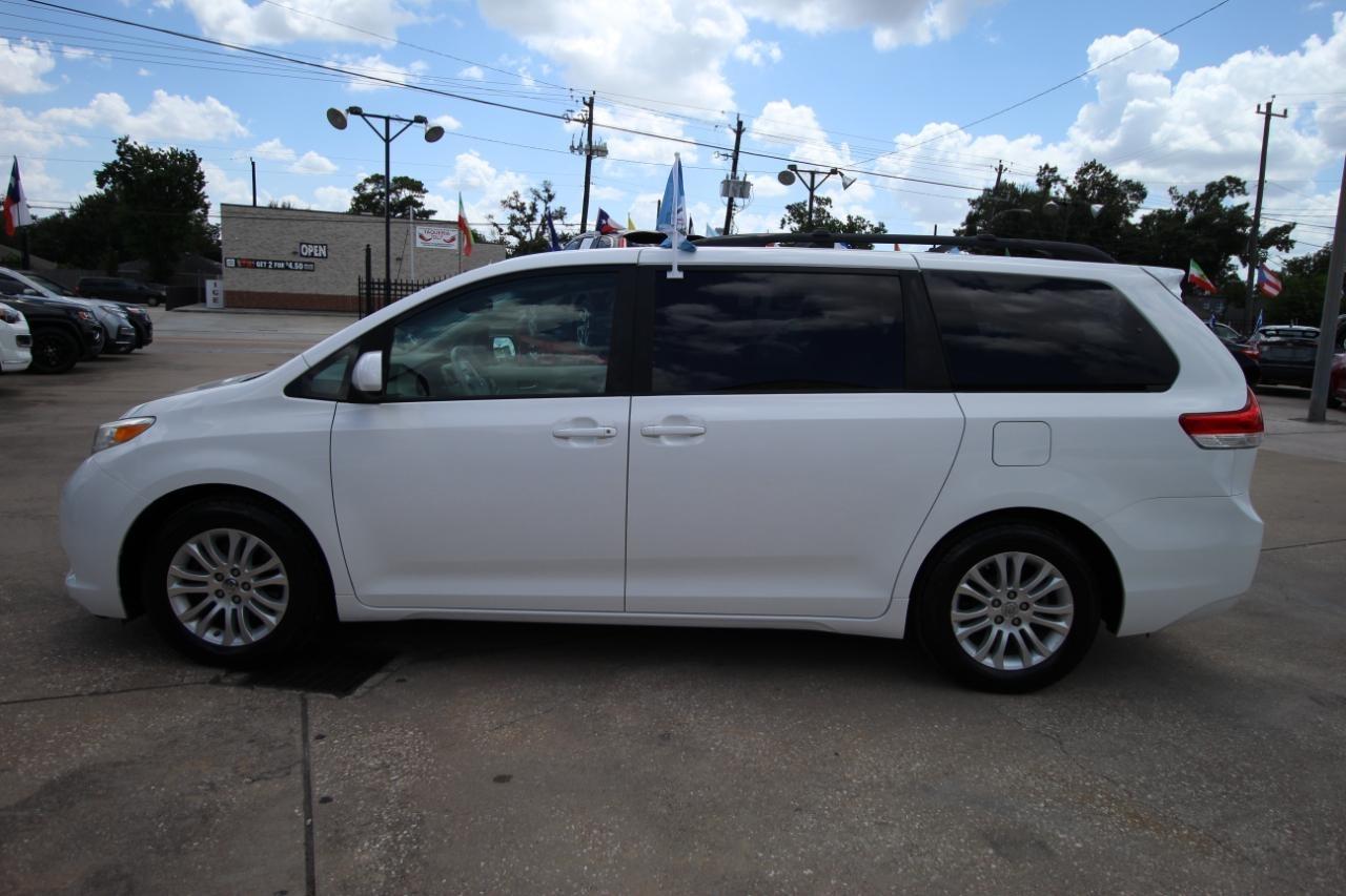 Toyota Sienna XLE FWD 8-Passenger V6 2014