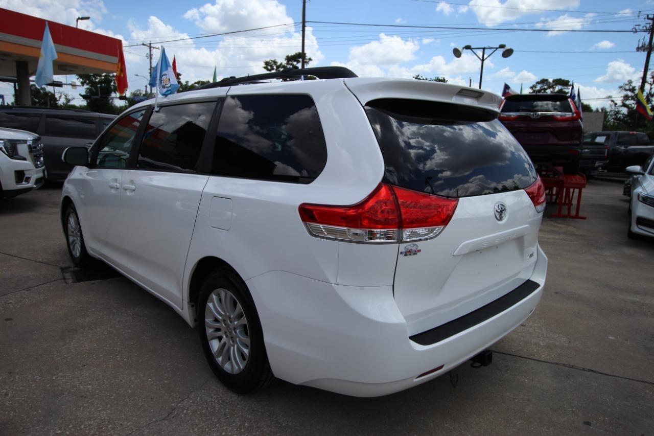 Toyota Sienna XLE FWD 8-Passenger V6 2014