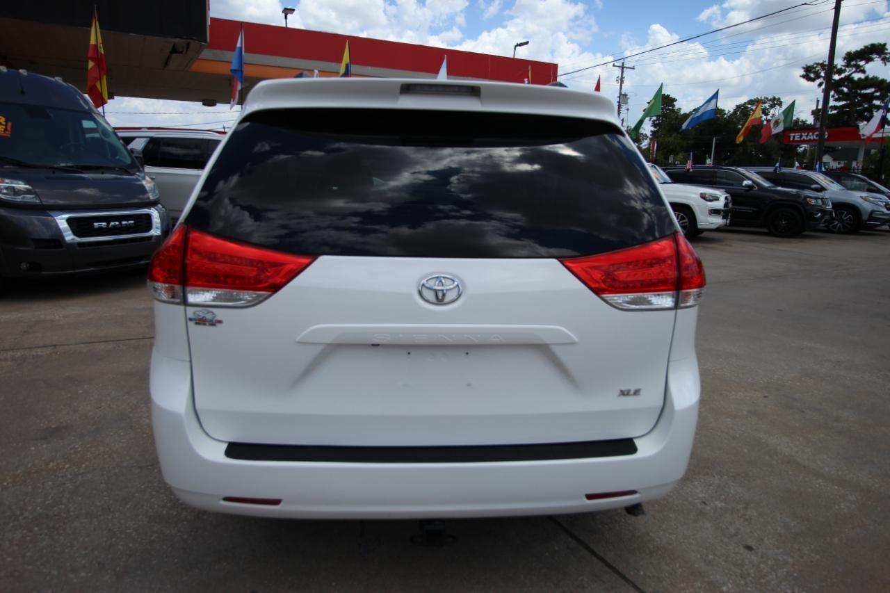 Toyota Sienna XLE FWD 8-Passenger V6 2014
