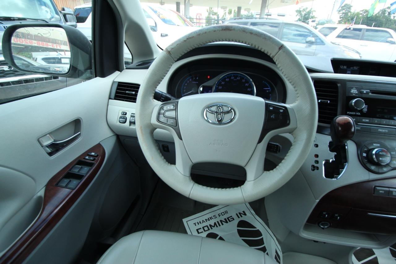 Toyota Sienna XLE FWD 8-Passenger V6 2014
