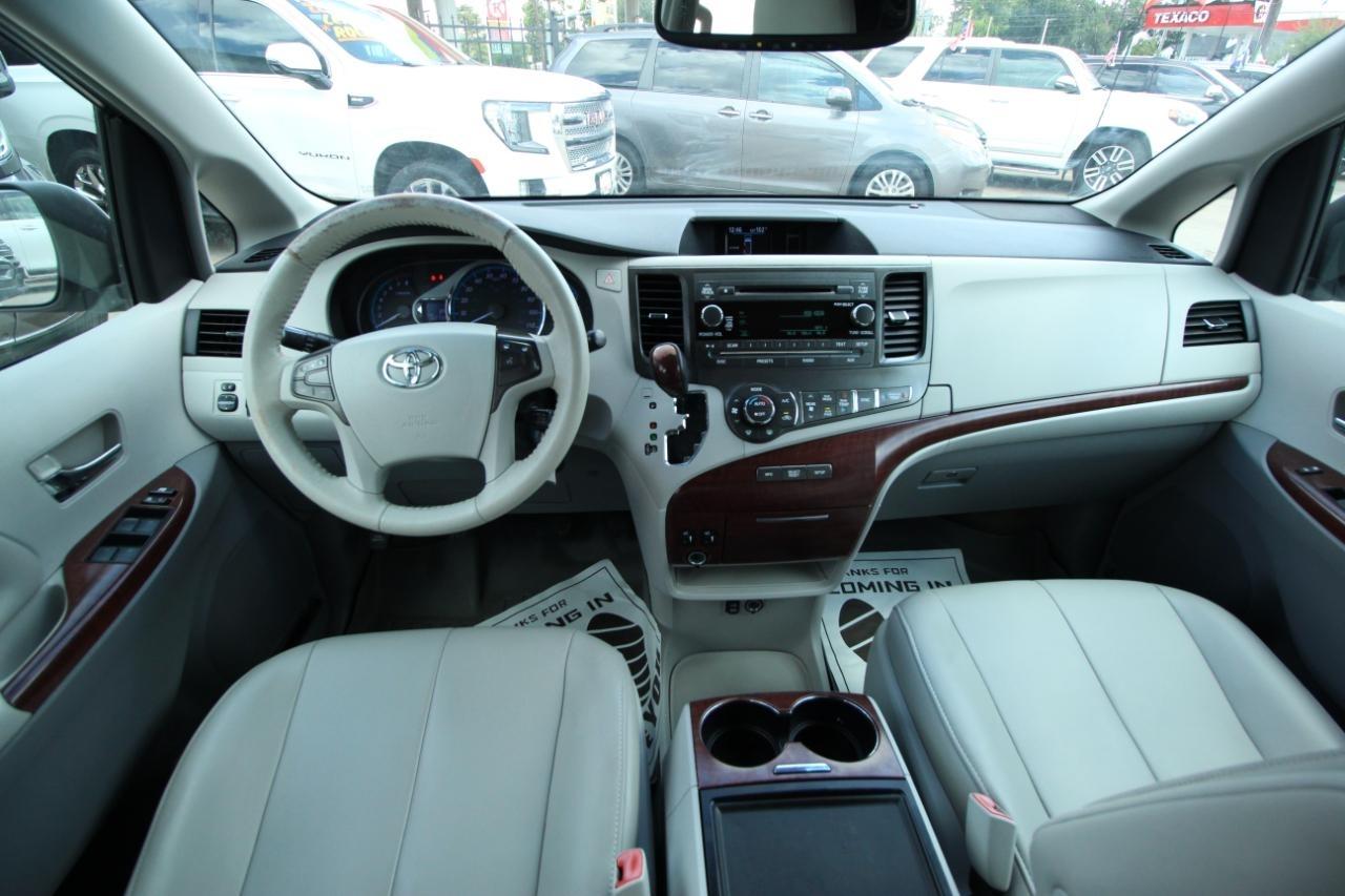 Toyota Sienna XLE FWD 8-Passenger V6 2014