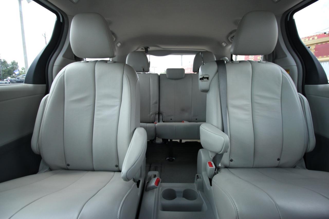Toyota Sienna XLE FWD 8-Passenger V6 2014