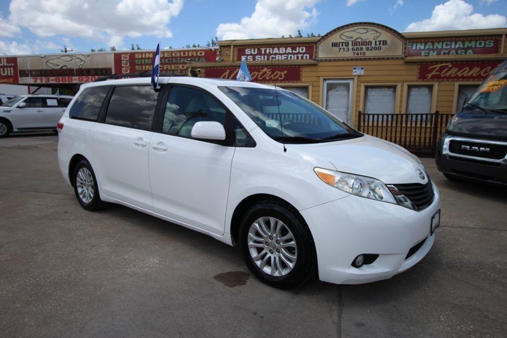 2014 Toyota Sienna XLE FWD 8-Passenger V6