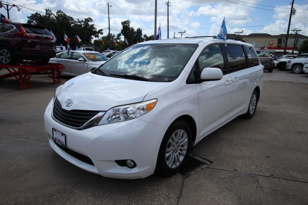 Toyota Sienna XLE FWD 8-Passenger V6 2014