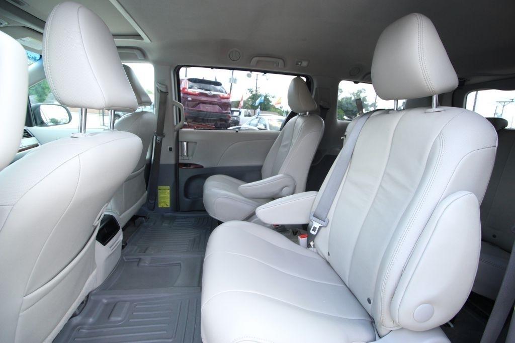 Toyota Sienna XLE FWD 8-Passenger V6 2014