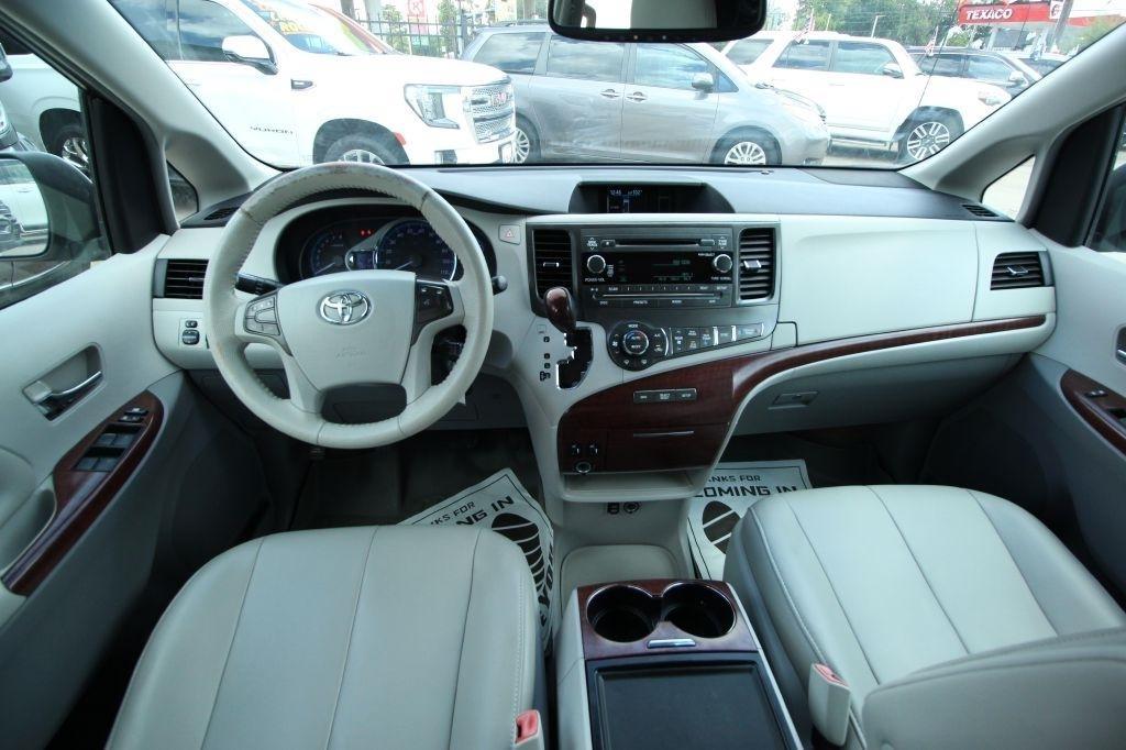 Toyota Sienna XLE FWD 8-Passenger V6 2014