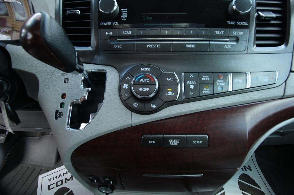 Toyota Sienna XLE FWD 8-Passenger V6 2014