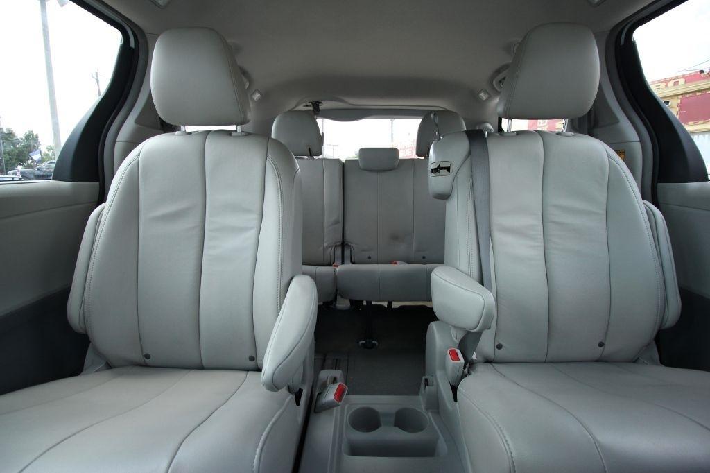 Toyota Sienna XLE FWD 8-Passenger V6 2014
