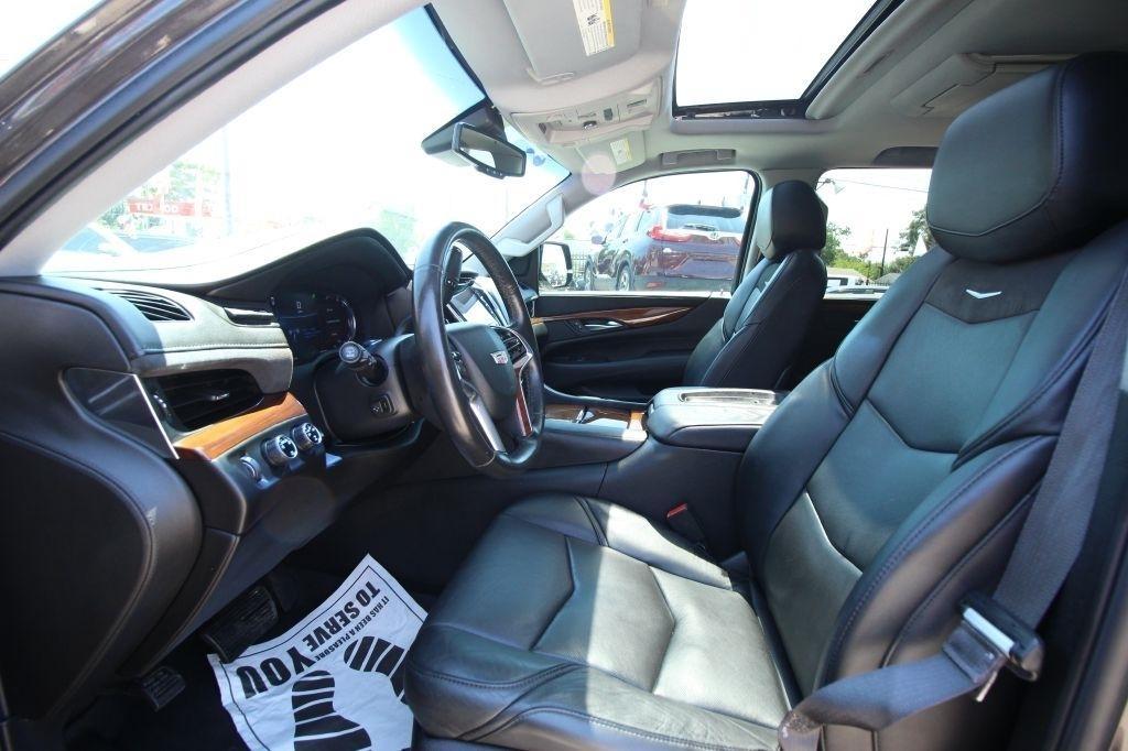 Cadillac Escalade Luxury 4WD 2016
