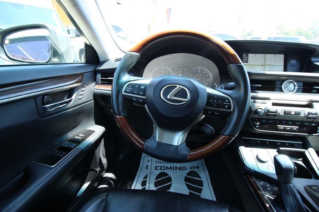 Lexus ES 350 Sedan 2017