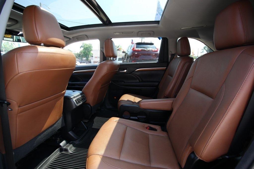 Toyota Highlander Limited FWD V6 2017
