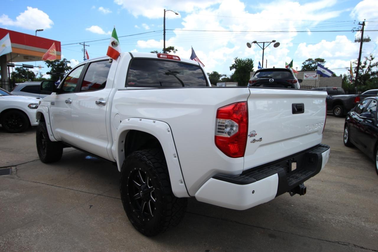 Toyota Tundra Platinum CrewMax 5.7L FFV 4WD 2017