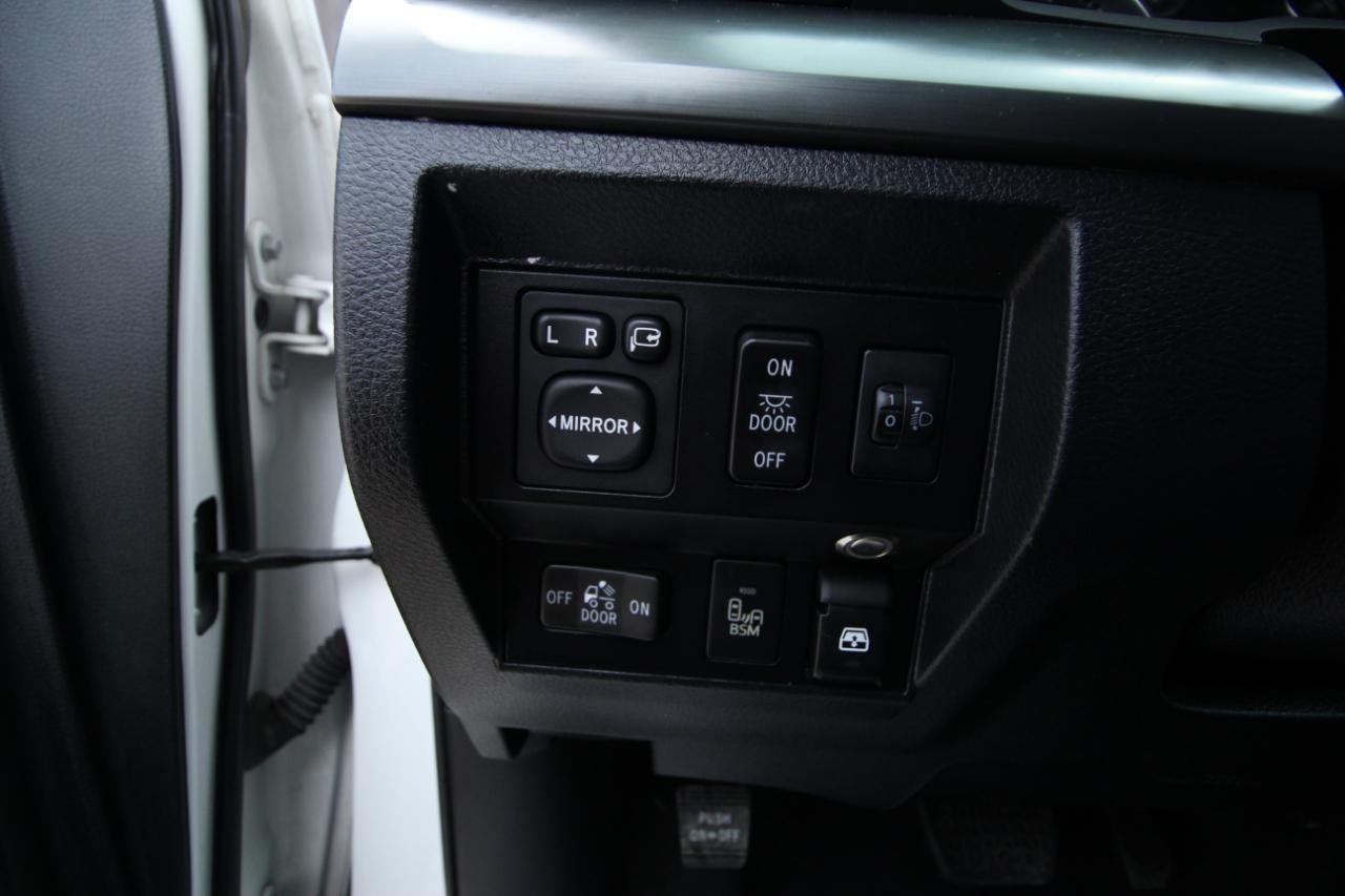 Toyota Tundra Platinum CrewMax 5.7L FFV 4WD 2017