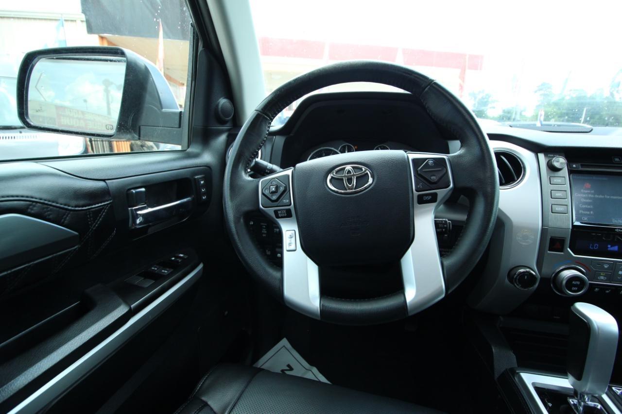 Toyota Tundra Platinum CrewMax 5.7L FFV 4WD 2017