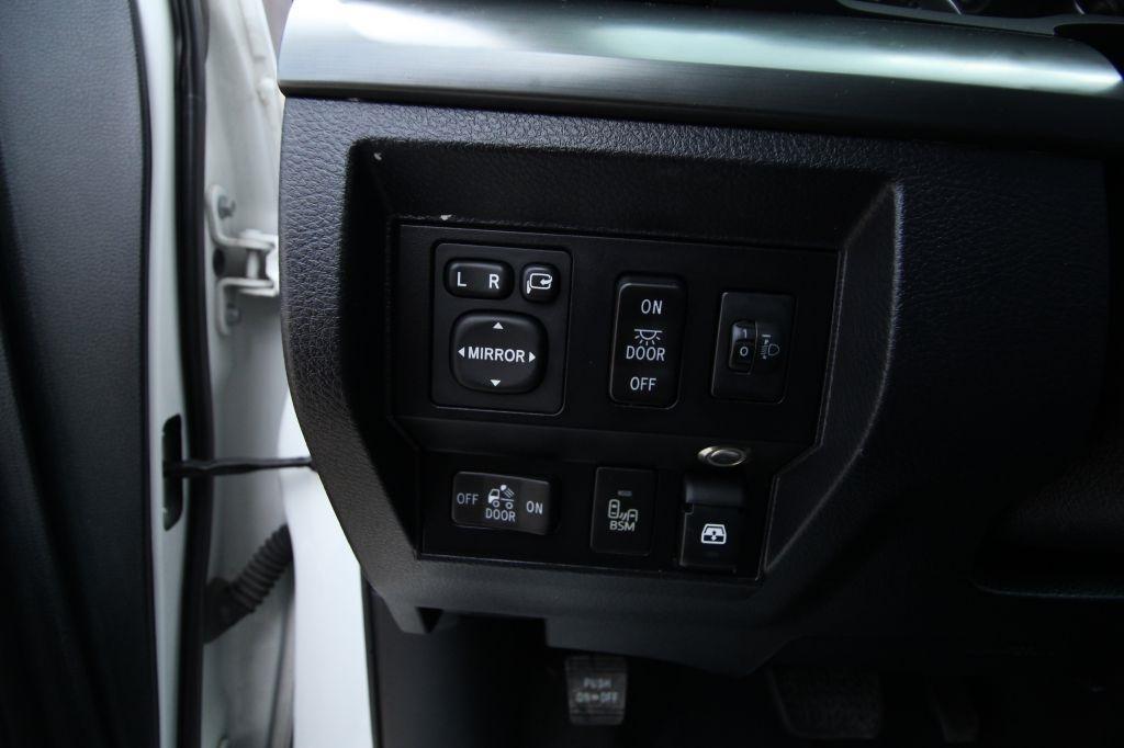Toyota Tundra Platinum CrewMax 5.7L FFV 4WD 2017