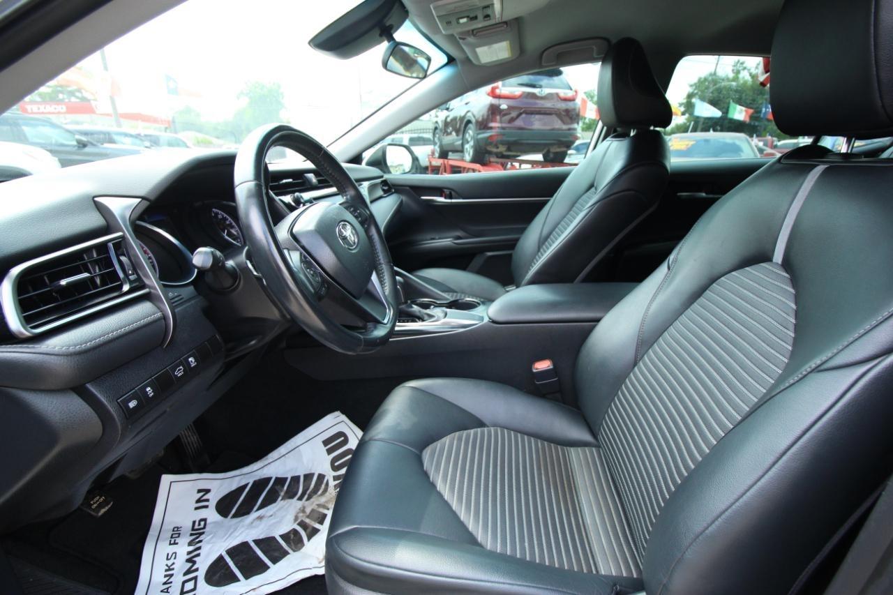Toyota Camry SE 2020