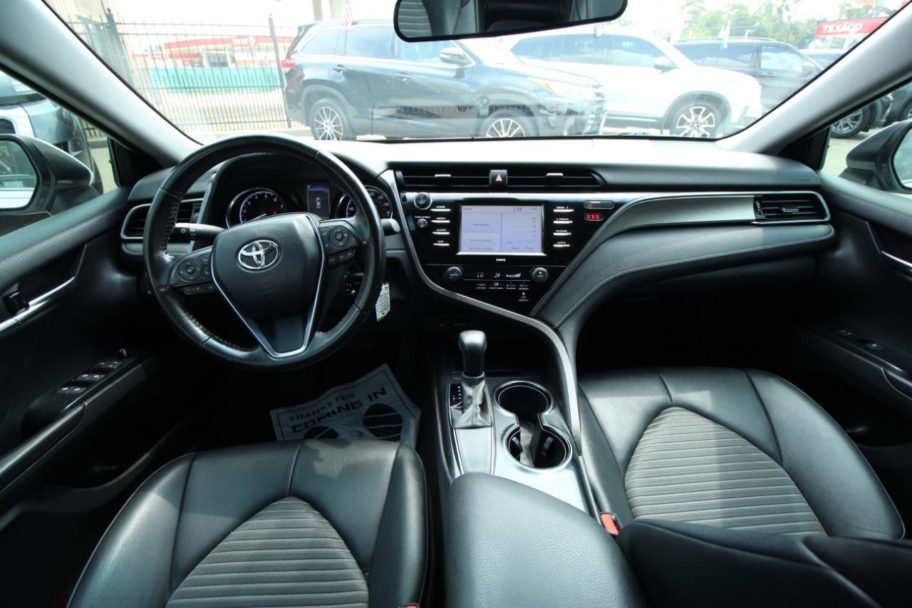 Toyota Camry SE 2020