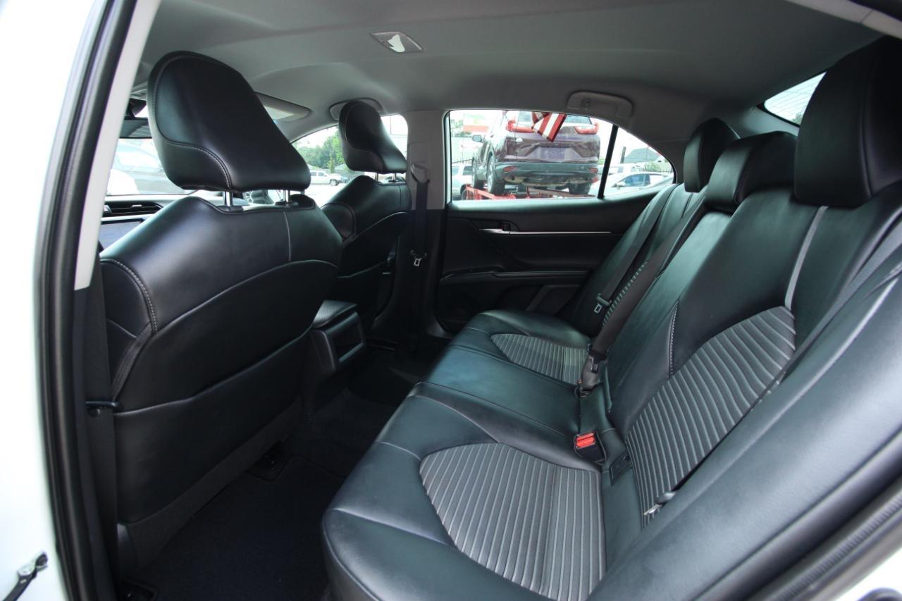 Toyota Camry SE 2020