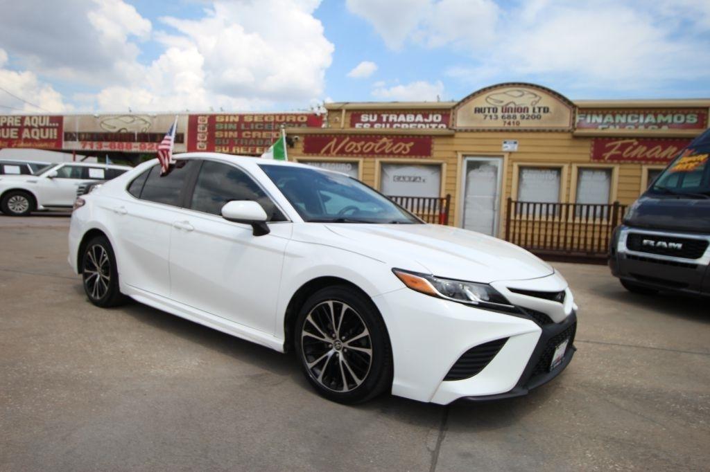 Toyota Camry SE 2020