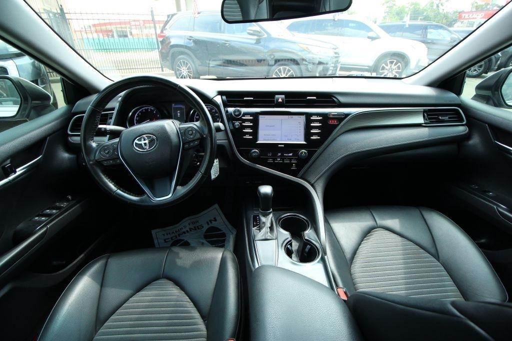 Toyota Camry SE 2020
