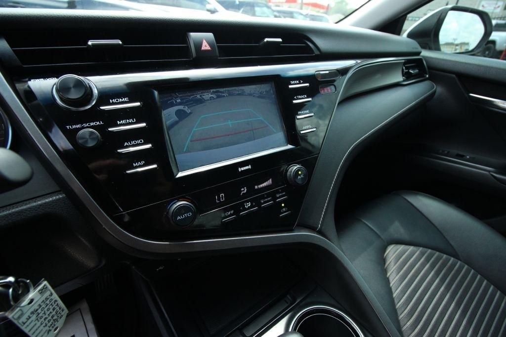 Toyota Camry SE 2020