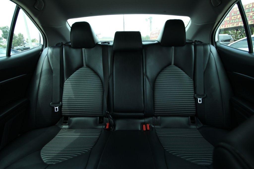 Toyota Camry SE 2020