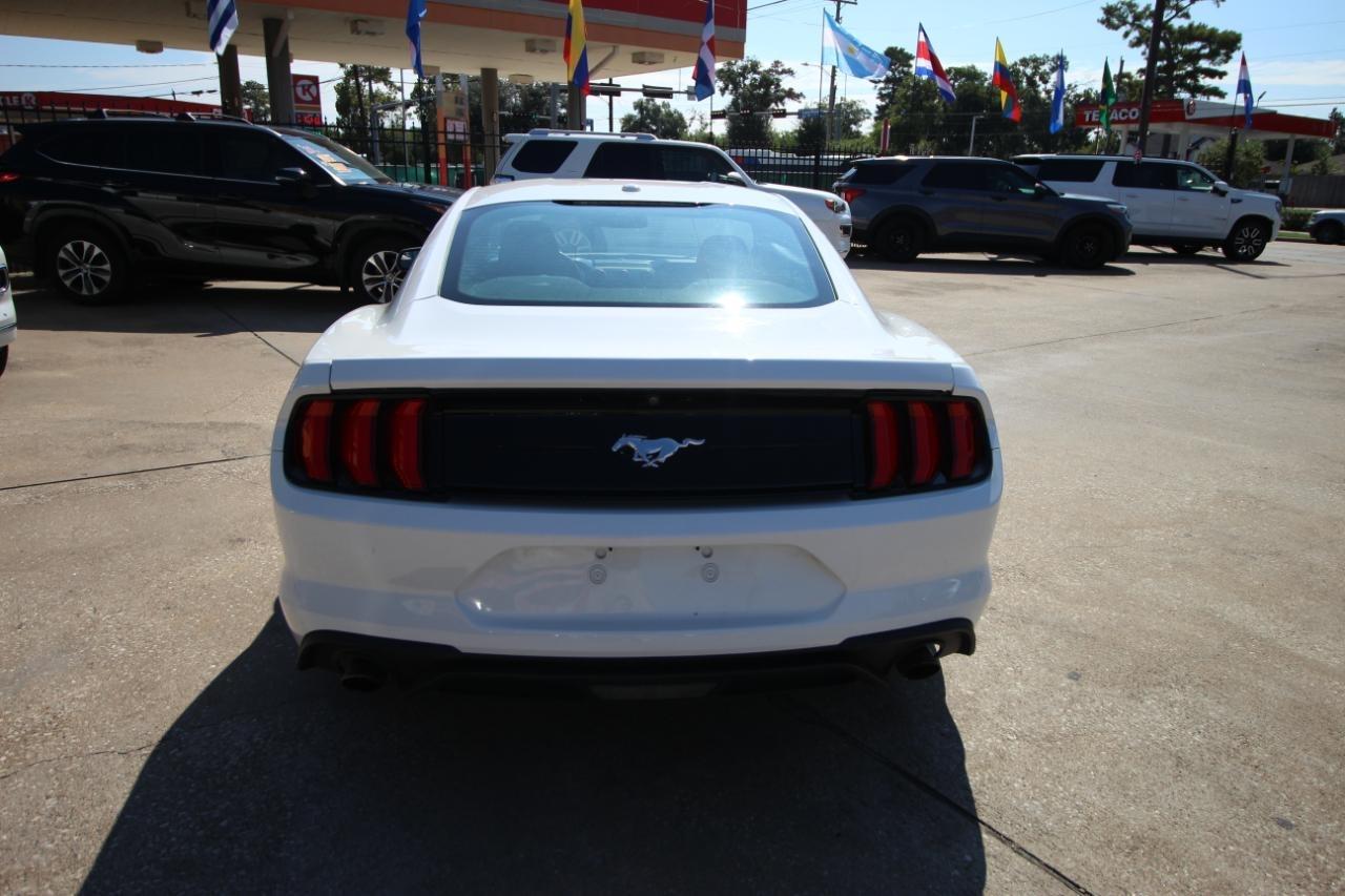 Ford Mustang EcoBoost Coupe 2019