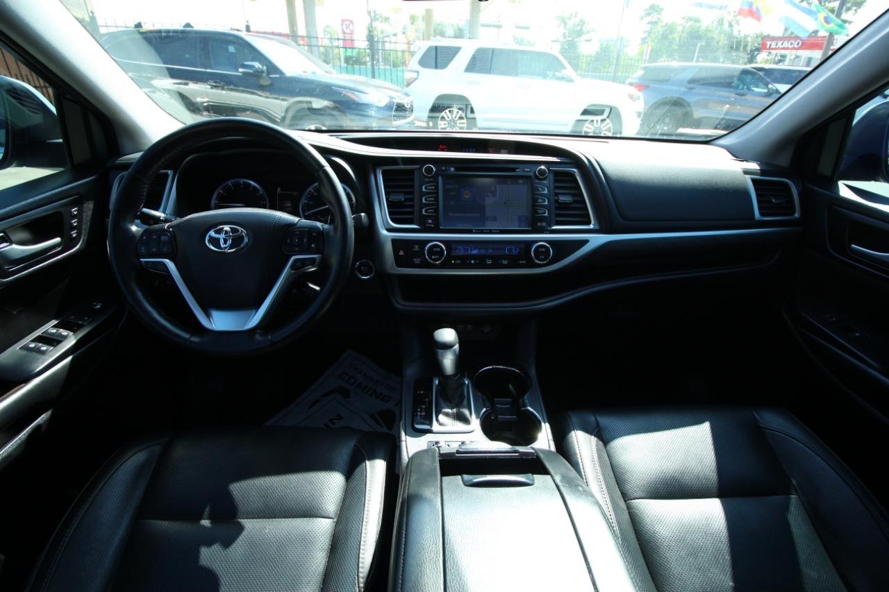 Toyota Highlander Limited FWD V6 2017