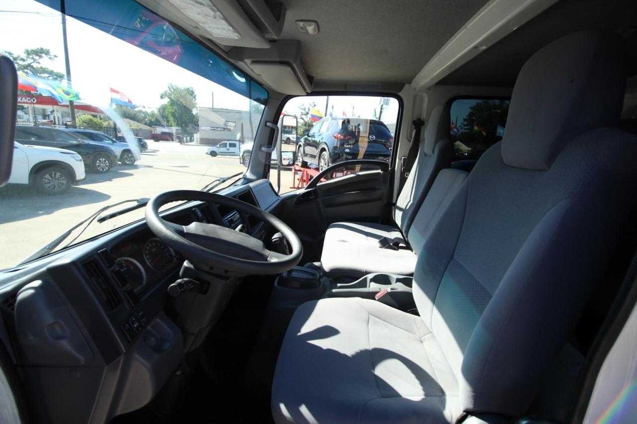 Isuzu NPR  2017