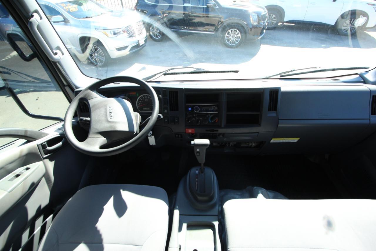 Isuzu NPR  2017