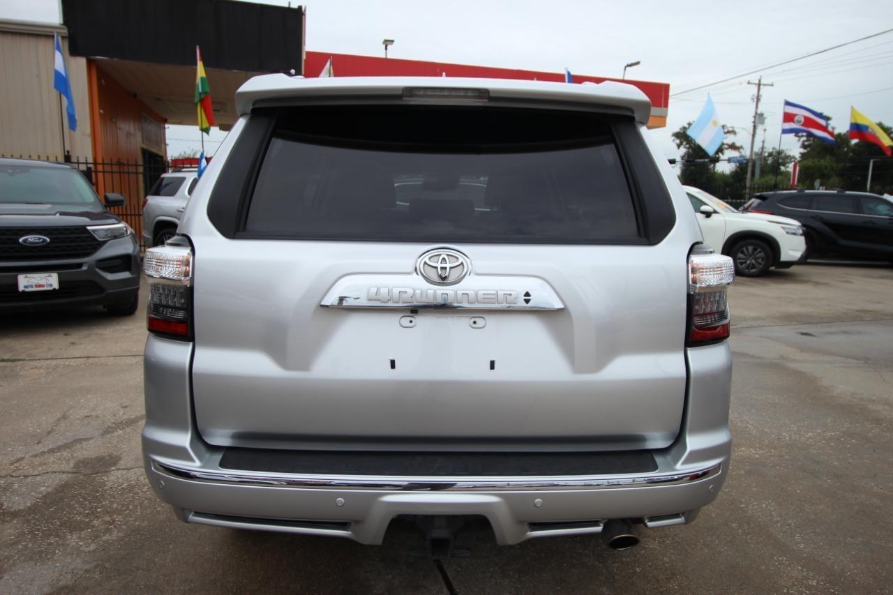 Toyota 4Runner SR5 2WD 2020
