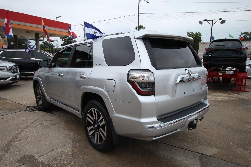 Toyota 4Runner SR5 2WD 2020