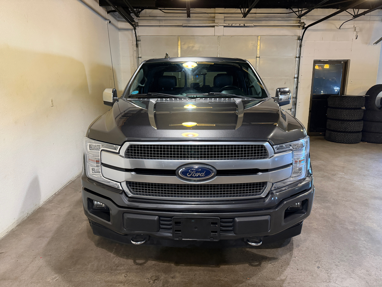 2018 Ford F-150 Platinum photo 2